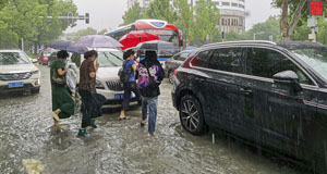 武汉暴雨致主城区多处积水