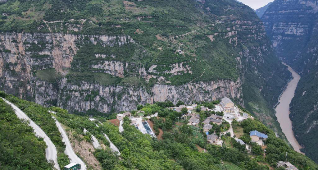 邮车开进古路村