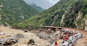 陕西蓝田：暴雨致基础设施损毁严重