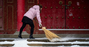 寒潮来袭 乌鲁木齐降温降雪