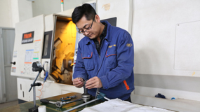 王永军
山西平阳重工机械
有限责任公司
简介：山西平阳重工机械有限责任公司数控车工，特级技师，高级工程师，省级技能大师工作室带头人。曾获得全国技术能手、享受国务院特殊津贴、中央企业优秀共产党员、山西省劳动模范、山西省“三晋英才”等三十多项荣誉。