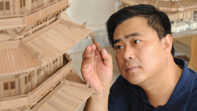 刘晓辰
定襄晟龙木雕模型艺术
有限公司
简介：山西晟龙木雕模型艺术有限公司总工，积极挖掘和开发古建筑的艺术价值和商业价值，相继开发了应县木塔、等一系列高质量的木雕模型工艺品，极大地填补了市场空白。曾荣获“全国乡村青年文化名人”称号。