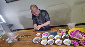 张学义
山西西廊从云文化传媒
有限公司
简介：以多味名贵药材及各种天然鲜干花瓣创作出极富时代特色的泥彩塑作品，2018年黎侯彩雕作品被团中央作为国礼在庆祝朝鲜建国七十周年上赠送给朝鲜国家领导人，2019年作为中英文化交流的使者传到了伦敦。