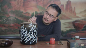 薛晓东
平遥县薛氏漆艺
研究院
简介：平遥推光漆器技艺直系传承人。省级非物质文化项目代表性传承人。中国工艺美术大师、高级工艺美术师。入选“三晋英才”支持计划高端领军人物。2013年作品荣获“巧夺天工金马奖”金奖。