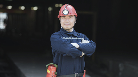 梁智勇
山西焦煤西山煤电集团公司
屯兰矿
简介：2021年人社部授予“全国技术能手”荣誉称号。2021年被授予“太原市五一劳动奖章。第八届全煤行业职业技能竞赛中获井下钻机司机特等奖。先后完成技术革新及改造项目、修旧利废10多项。