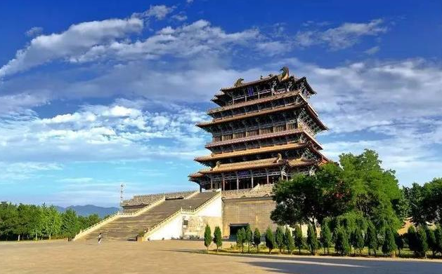 运城运城诚邀您共赴一场文旅之约“运城既有穿越数千年风雨的历史遗存，又有充满文明气息的现代景观；既有山川秀美的自然风光，又有人文荟萃的艺术殿堂；既有尽享农家乐趣的田园风光，又有充满河东特色的民俗文化……”来运城，登鹳雀楼望滔滔黄河奔流向海；来运城，去关帝庙感受武圣关公忠义精神；来运城，赴李家大院体味晋商善文化......[详细]