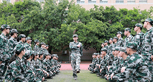 新生军训砺意志
