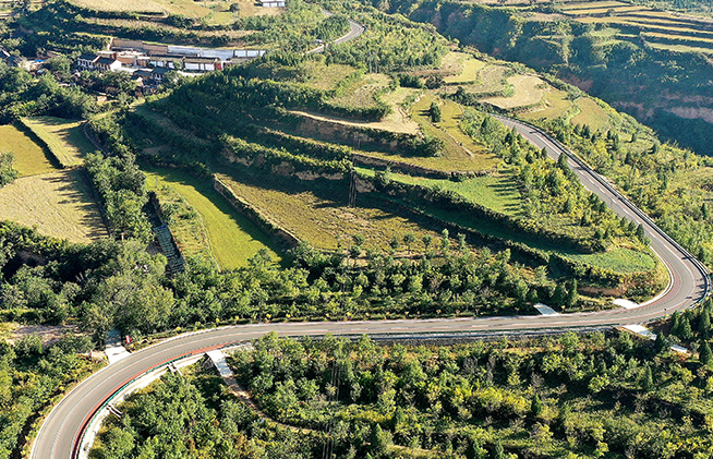 中条山深处彩虹旅游公路