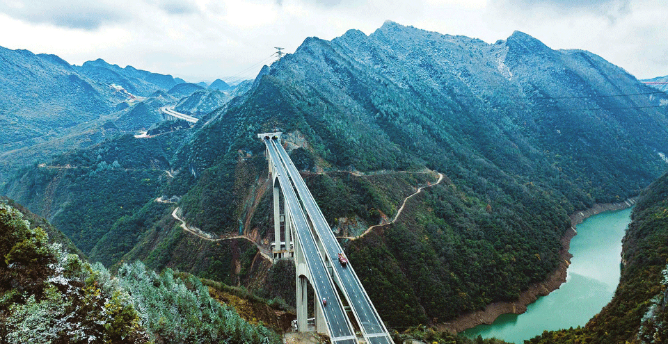 贵黄高速连接线甘溪特大桥建成通车