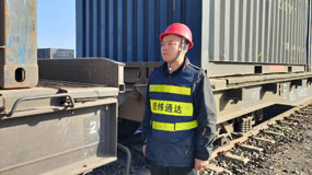 王富喜
山西经纬通达股份有限公司
物流仓储员
简介：深耕仓储加工及保养维修工作，完成多项技改，为企业节约成本100余万元。2019年清明节，金沙滩林场意外着火，他不顾危险，勇闯火场，成为最引人注目的“火场小老虎”。2020年被评为“朔州市劳动模范”。