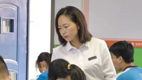 王蓉
山西省运城市实验中学
年级主任
简介：始终以“为了孩子的一切，一切为了孩子”的心态全身心的投入到教育教学当中。不断探索课堂教学改革，力求让每一个学生都能学有所得、学有所乐、学有所成。是学生眼中和蔼可亲的教师“妈妈”。