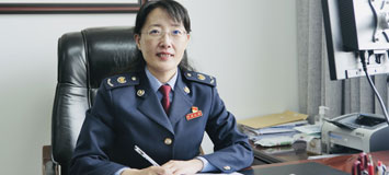 李莉
国家税务总局山西转型综改示范区
税务局唐槐园区税务分局局长
简介：税务系统的业务尖兵，优化建立涉税风险动态监控机制，设立涉税争议调解法律援助中心，创新推出“掌中宝、口袋书”，赢得社会各界的一致认可和“点赞”。2020年获个人三等功，优秀党务工作者。