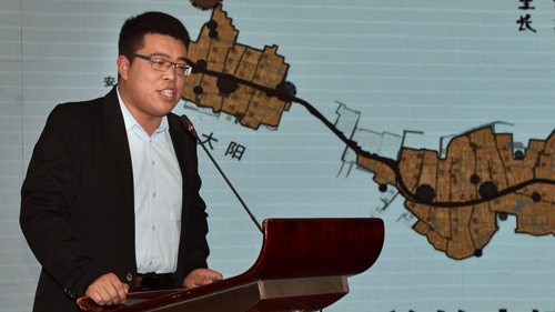 李鹏鹏
山西大阳古镇旅游开发
股份有限公司导游员
简介：90后劳动模范，累计接待游客团队1200余次，零失误。整理恢复大量珍贵历史文献，推动大阳古镇先后16次登上央视荧幕。投身志愿服务，积极参与旅游发展、治安防控、纠纷调解等工作。