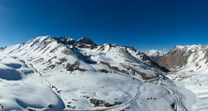 雪满天山路