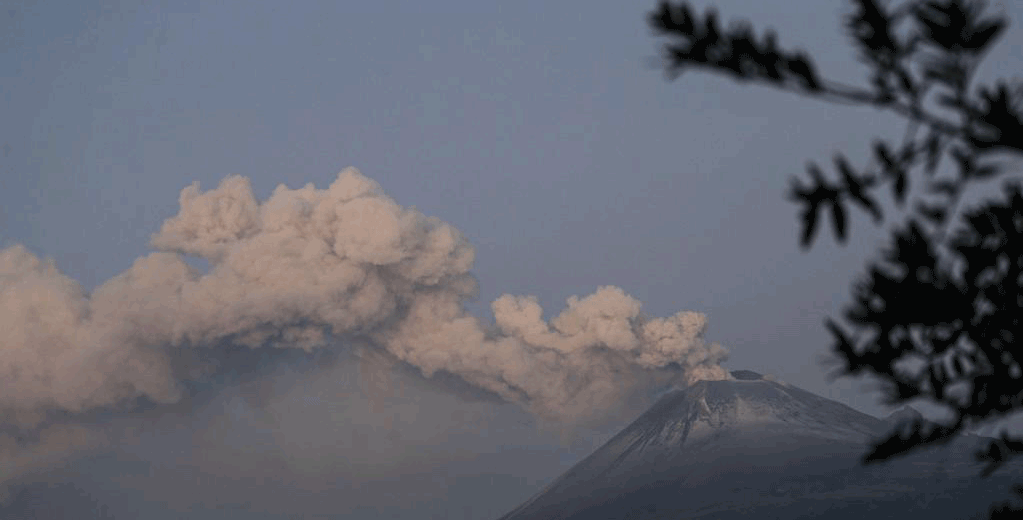 墨西哥波波卡特佩特火山持续活跃