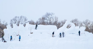 冰城火热雕琢“雪世界”