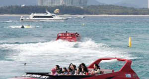 椰风海韵醉游人