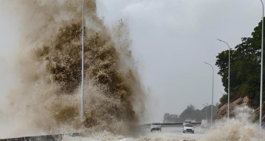 福建宁德：“格美”逼近 浪高雨急