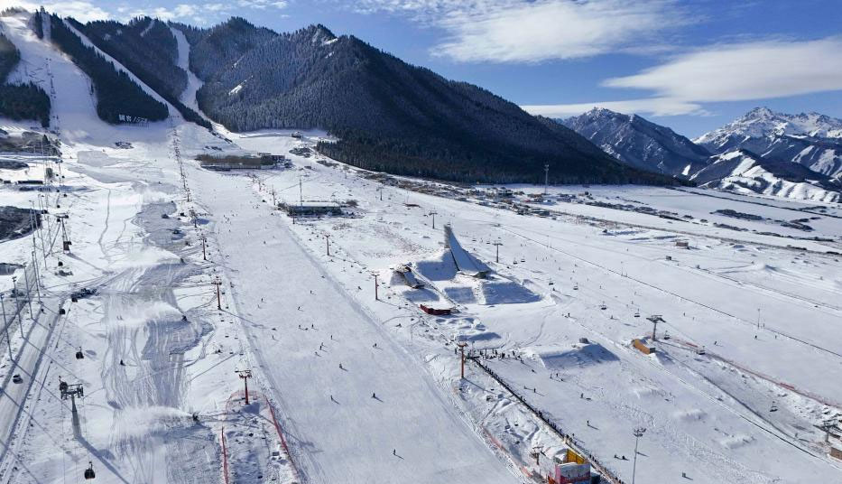 乌鲁木齐“热雪”迎冬