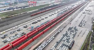 “渝车”出海迎来蛇年开门红
