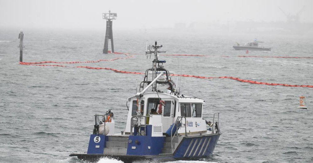美国海军一架电子战飞机在加州坠毁