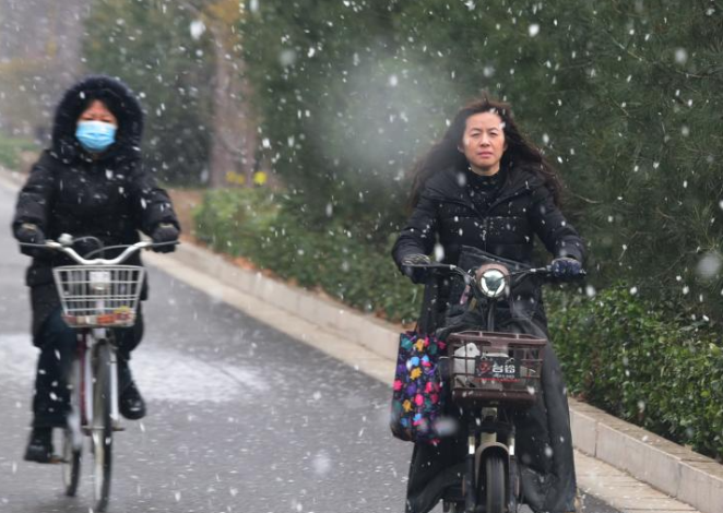 河北石家庄出现降雪天气