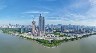 奏响团结强音 激扬奋进力量
                                春风送暖，神州大地彰显着创新创造的活力，迸发出奋勇争先的动力，汇聚起勇毅前行的合力。春潮奔涌，代表委员们肩负光荣使命，奏响凝心聚力、真抓实干、团结奋进的强音。