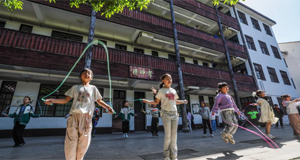 百年村小推进优质特色学校建设
