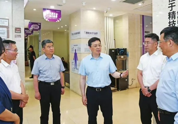 6月10日，省委常委、太原市委书记韦韬深入迎泽区调研上半年工作任务完成情况，强调要深入学习贯彻习近平总书记对山西工作的重要讲话重要指示精神，认真落实省委、市委工作部署，扛牢中心城区使命职责，做强主导产业，深挖增长潜能……