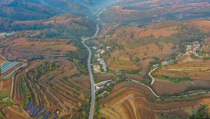 夏县：畅通山乡公路++助力乡村振兴-35769.jpg