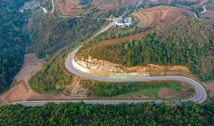 夏县：畅通山乡公路++助力乡村振兴-35766.jpg