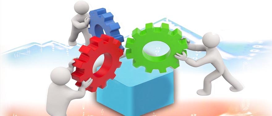 夕阳下 钟楼分外耀眼