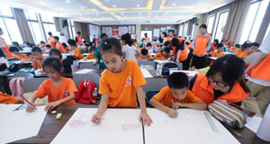 “爱心教室”托起多彩暑假