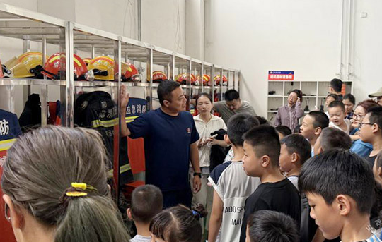 红领巾研学活动走进消防救援大队