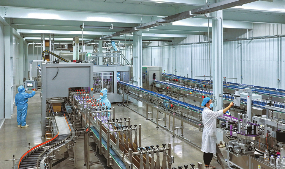 　　依托道地药材基地、萃取技术及溯源系统，山西振东集团布局全自动化生产线，产品融合传统古法茶工艺与现代科技，形成六大独立医养功效系列。