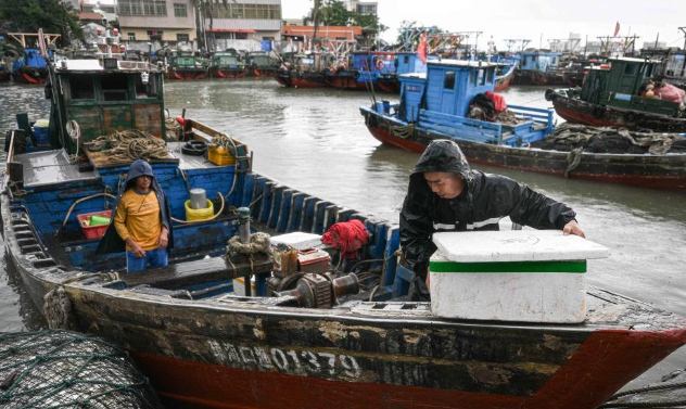 海南：伏季休渔结束 渔船避风暂缓出海
