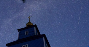 英仙座流星雨点亮夜空