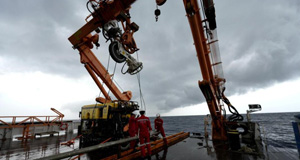 “中山大学”号上的科考日常