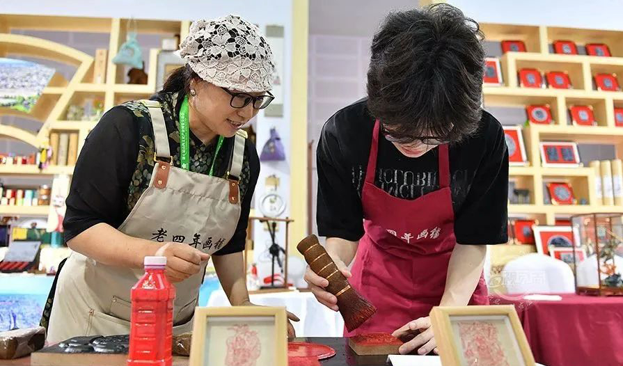 在体验中成长 文博会成为孩子们的互动课堂